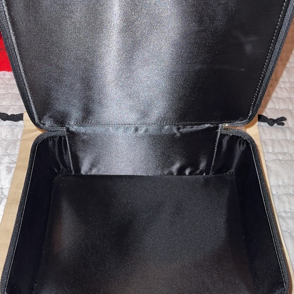 Givenchy Preloved cosmetics pouch Patton leather excellent condition satin inter - Picture 4 of 12